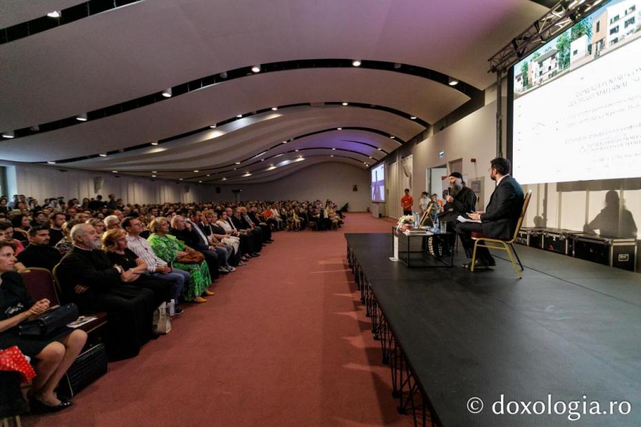 Părintele Pimen Vlad a conferențiat la Iași / Foto: Pr. Silviu Cluci