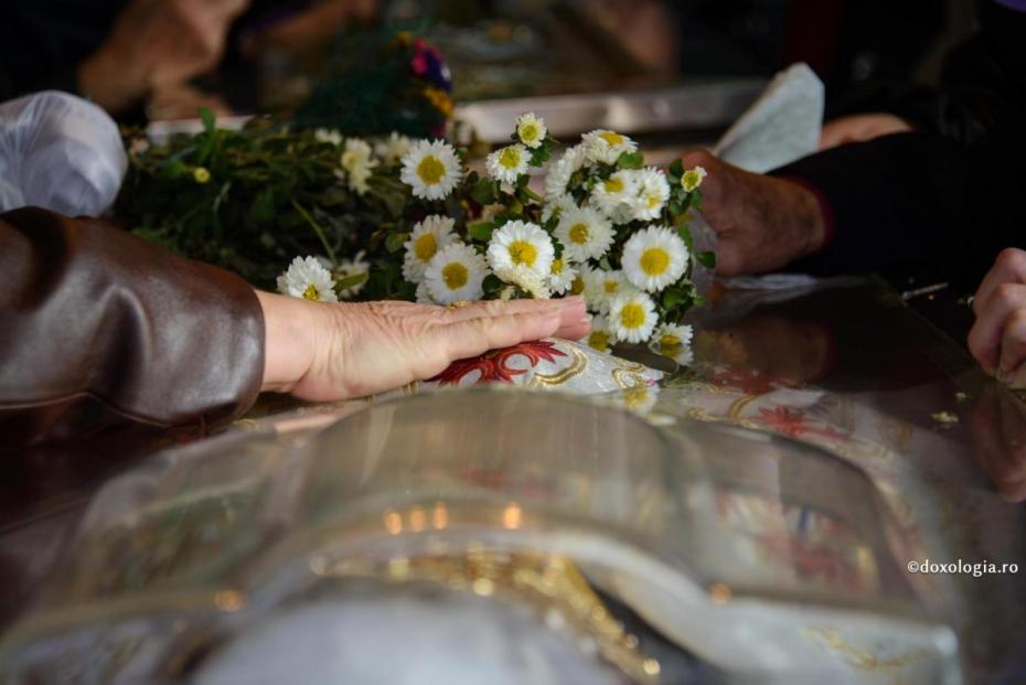 Închinare la moaștele Sfintei Parascheva / Arhivă foto: Oana Nechifor