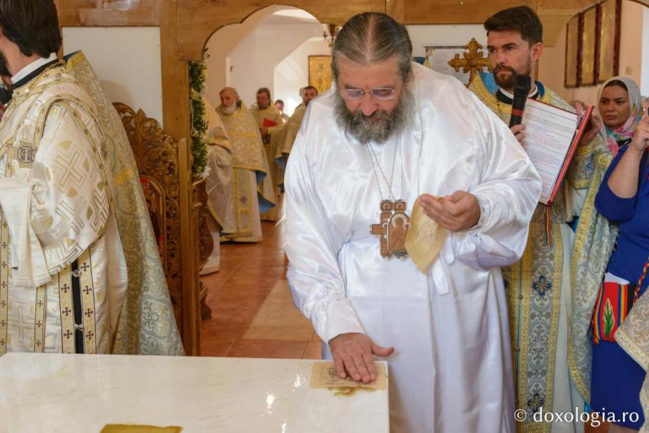 Slujba de resfințire a bisericii din Prigoreni / Foto: Mihail Vrăjitoru