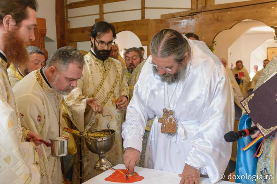 Slujba de resfințire a bisericii din Prigoreni / Foto: Mihail Vrăjitoru