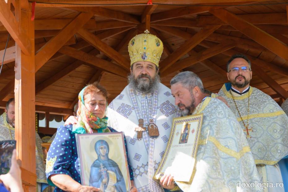 Părintele paroh a fost hirotesit întru iconom stavrofor / Foto: Mihail Vrăjitoru