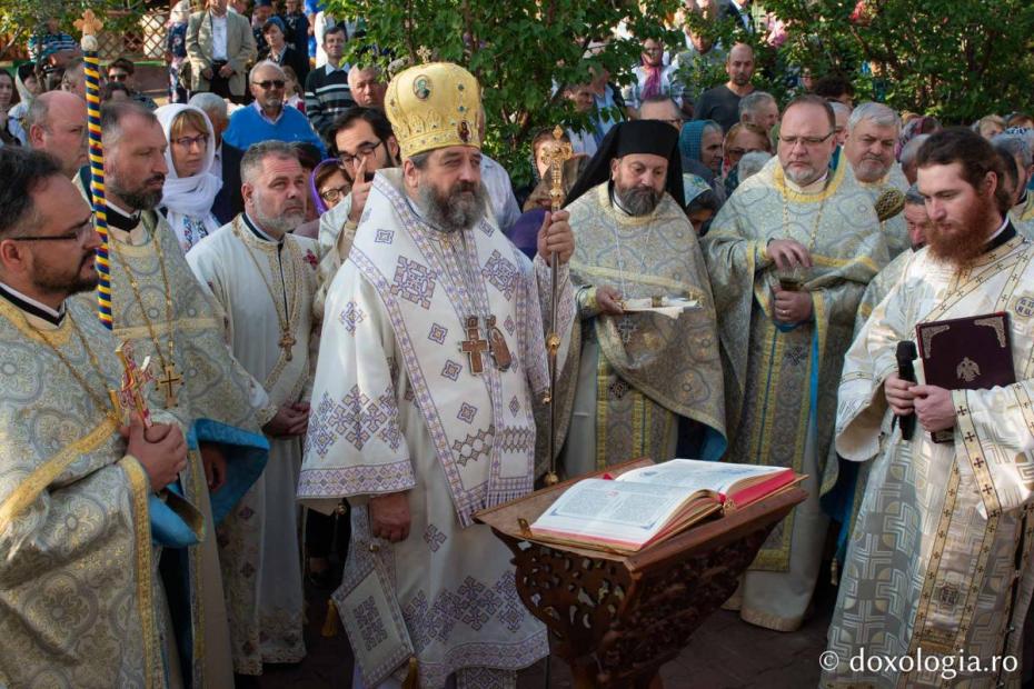 Slujba de resfințire a bisericii din Prigoreni / Foto: Mihail Vrăjitoru