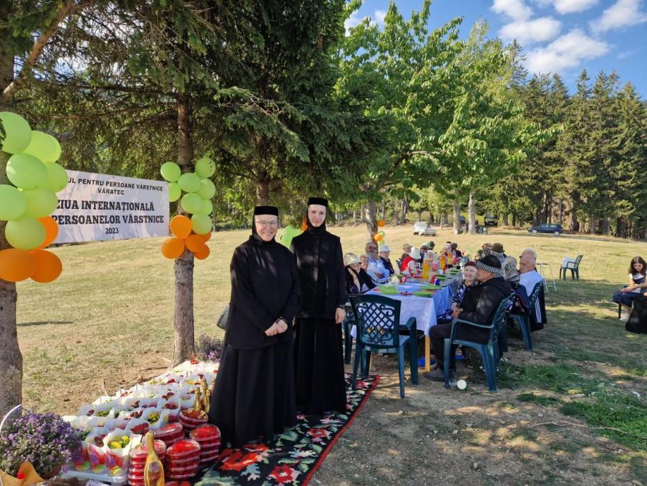 Beneficiarii Centrului „Cuvioasa Nazaria” al Mănăstirii Văratec au sărbătorit Ziua Internațională a Persoanelor Vârstnice